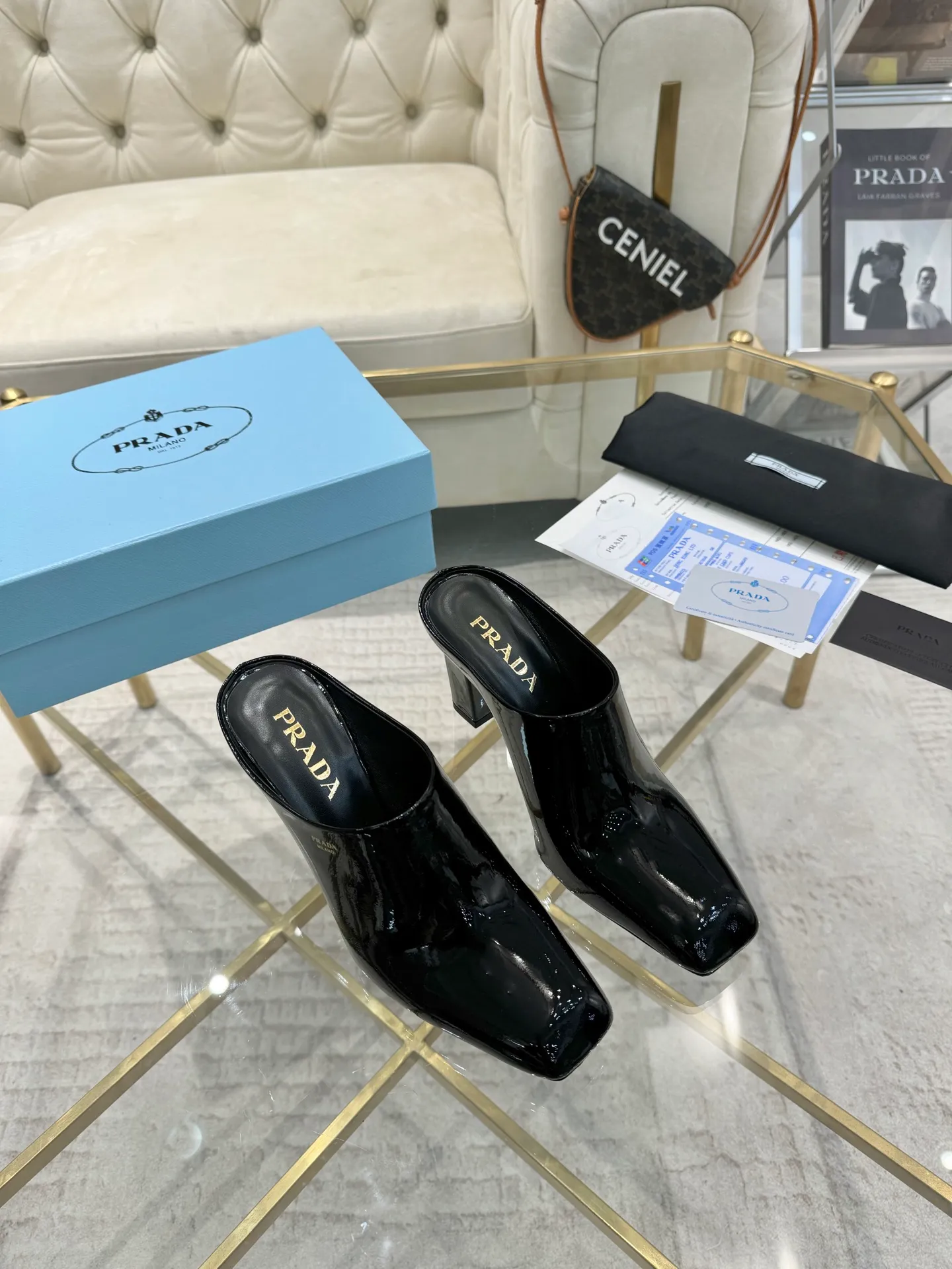 👟👟Ex-factory price 560👟👟 (imitation leather bottom-20) New arrival 👉Ready stock👈 Remove the original board and make a 1:1 replica‼ ️The highest version ✅2025Prada early spring catwalk popular style 😘The latest spring style thick heel small square toe series (leather outsole) (new 👉Ready stock👈 dismantle the original board 1:1 replica‼️ The highest version ✅2025Prada early spring catwalk catwalk popular style 😘latest spring style thick heel small square toe series Ex-factory price 480 (genuine leather outsole) 220 (simulated leather sole) A must-have for goddesses. Super beautiful on the feet. ‼ ️The upper and insole adopt the latest 3D LOGO elements. High-end 414243 Custom-made, non-returnable and non-exchangeable) Simulated leather sole) A must-have for goddesses, super beautiful on the feet ‼ ️The upper and foot pads adopt the latest 3D LOGO elements, three-dimensional and advanced‼ ️Imported original cowhide leather, soft and textured, lining + foot pads, imported sheepskin lining, breathable and comfortable, matching private model heel, heel height 8M, size 35M-39M (34 40 414243 customized, non-refundable and non-exchangeable)